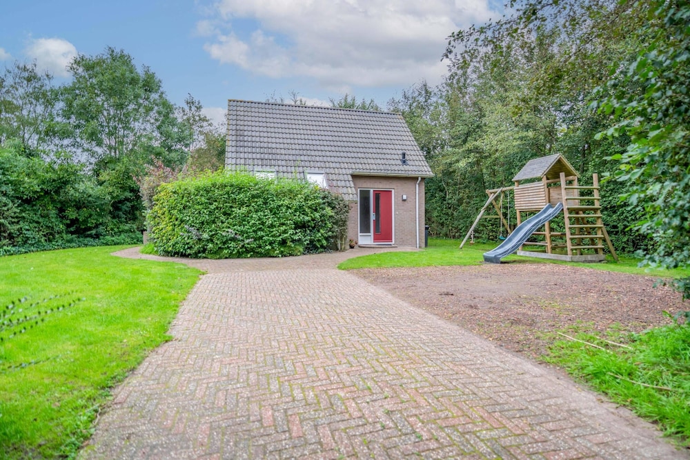 Tastefully and Modernly Furnished 5-person Bungalow