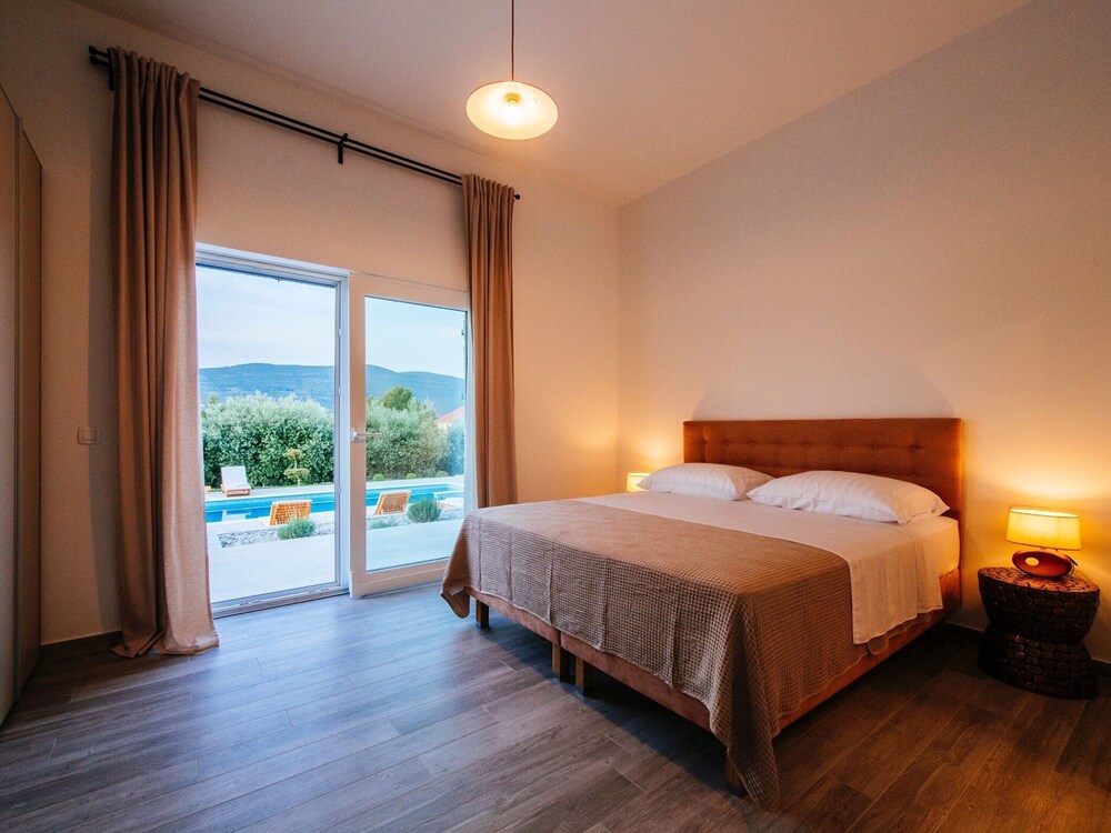 Villa With Private Pool and Garden view 2