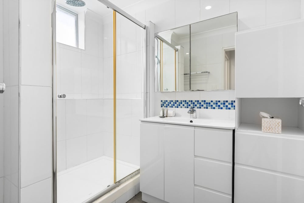 Elegant 2-bed With Balcony by Parks and Amenities