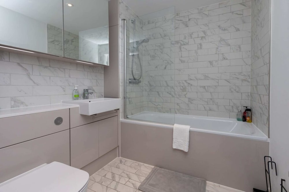 Pristine 1BD Flat W/balcony - Elephant & Castle!