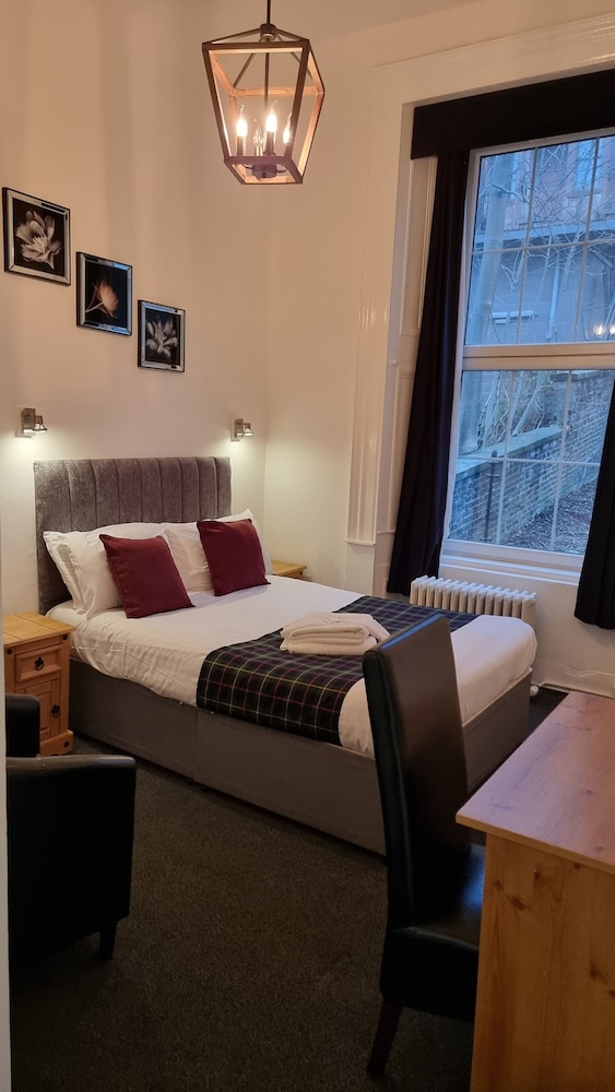 The Hampton Court Guesthouse