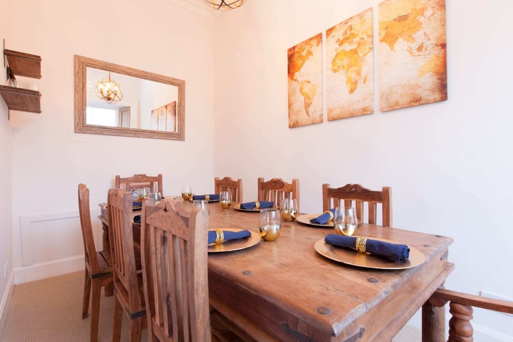 Traditional Luxury Apartment view 4