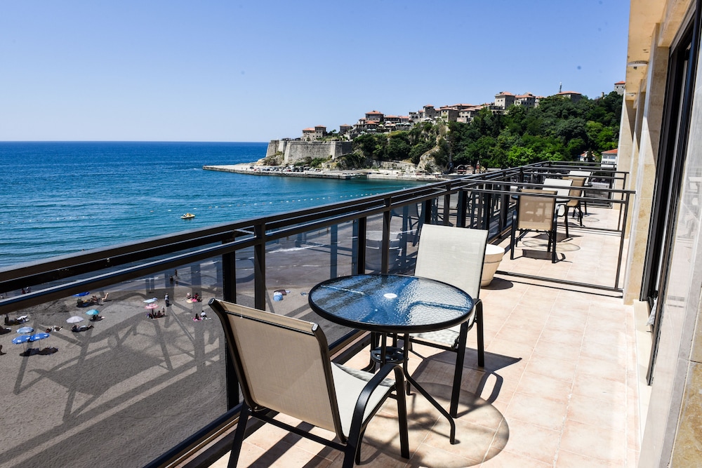 Hotel Cruiser - Image 1