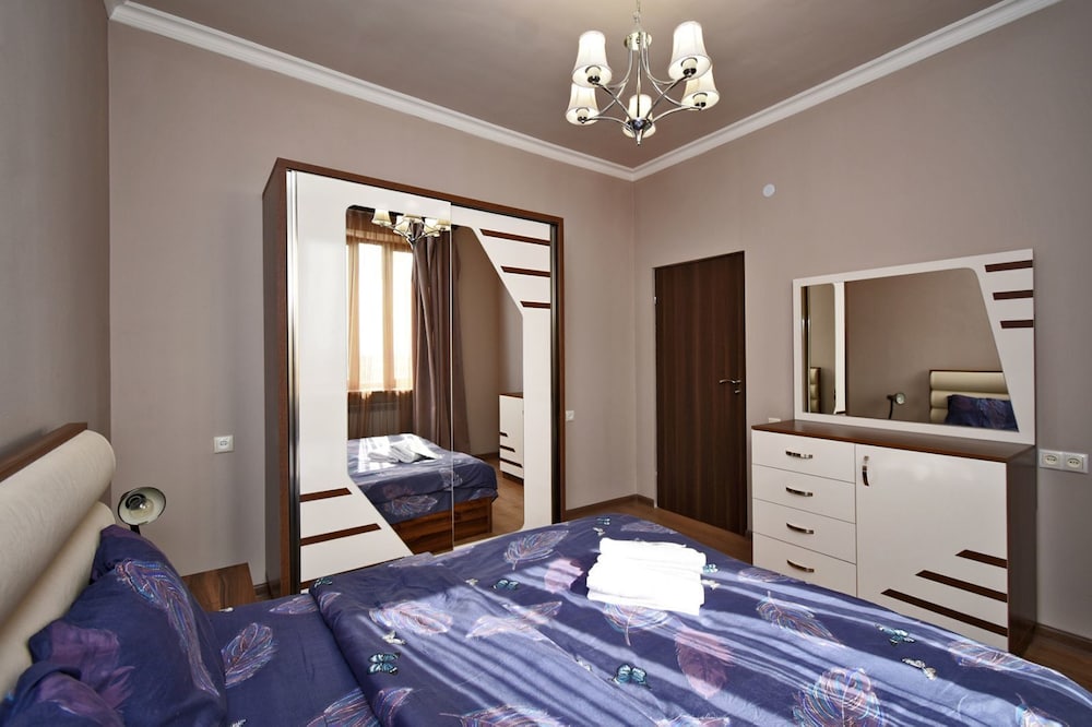 Apartment on Glendale Hills
