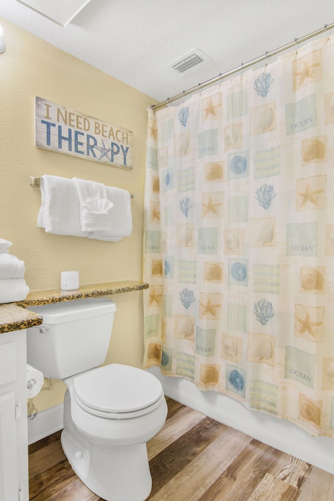Phoenix I 1047 Gulf-front 2 2 A Amenities