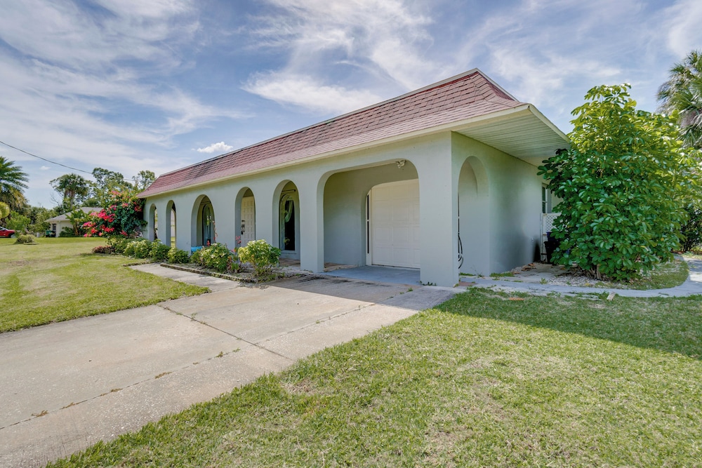 Port Charlotte Retreat w/ Lanai + Private Pool! view 5