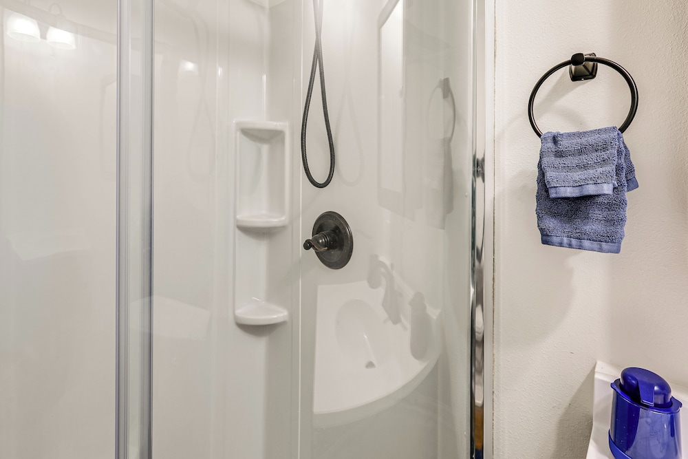< 2 Mi to Dtwn: Pet-friendly Getaway in Fairbanks