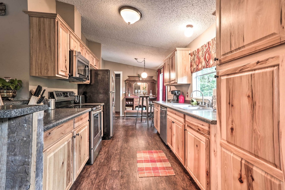 Waterfront Karnack Home w/ Boathouse  Deck! - Property Image 15