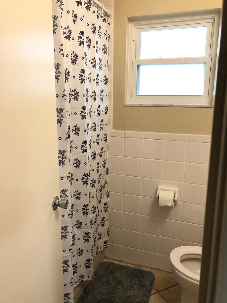 Charming Room Rentals in Southern Lakeland: Central & Cozy