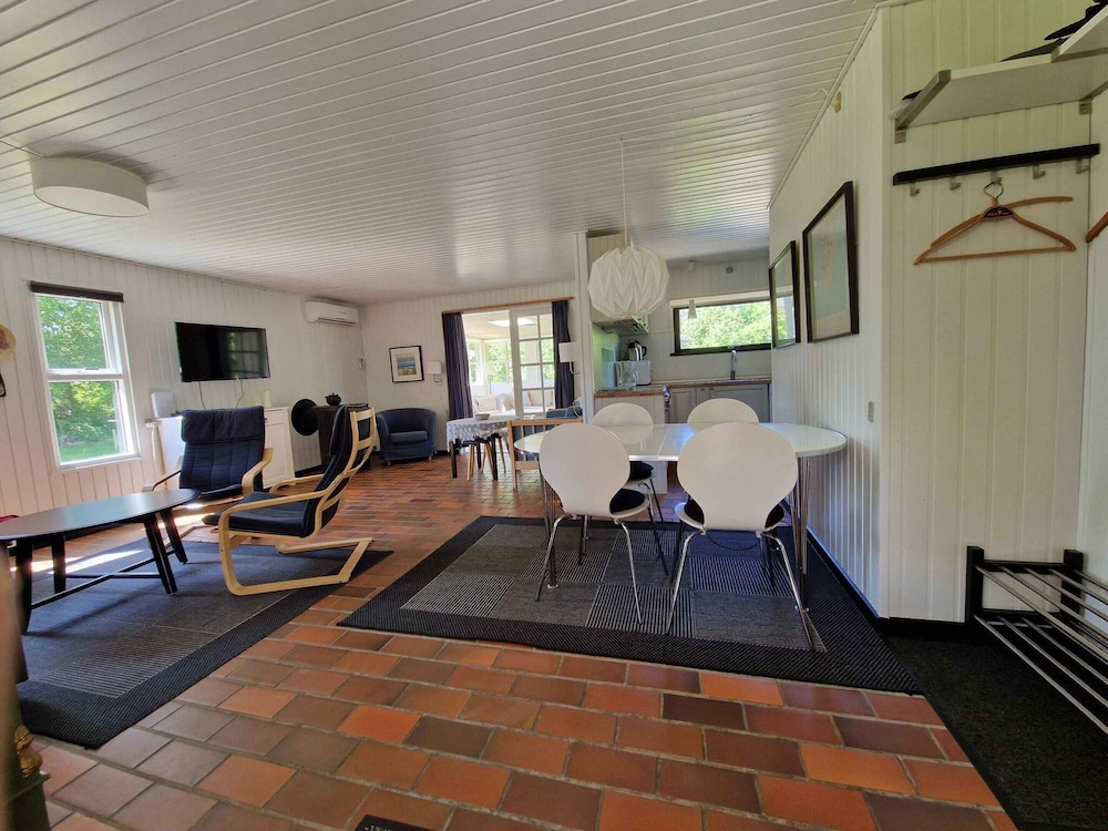 5 Star Holiday Home in Humble