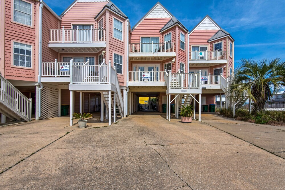 Pelican Point 2 Bedroom Townhouse by RedAwning