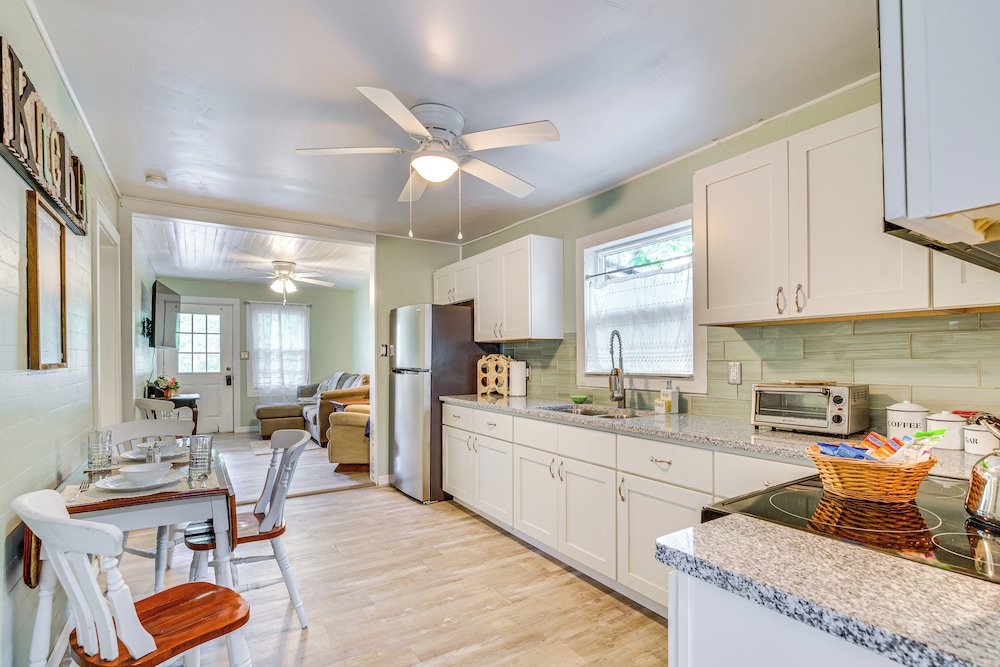 1 Mi to Ocala Dtwn Square: Home w/ Yard!