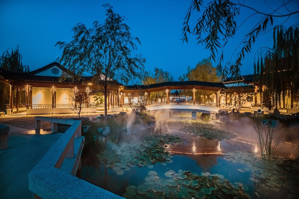 Yihe lake shore Hotspring