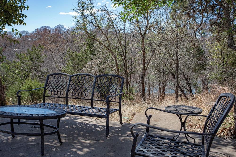Hill Country Retreat 2 Bedroom 2 Bath
