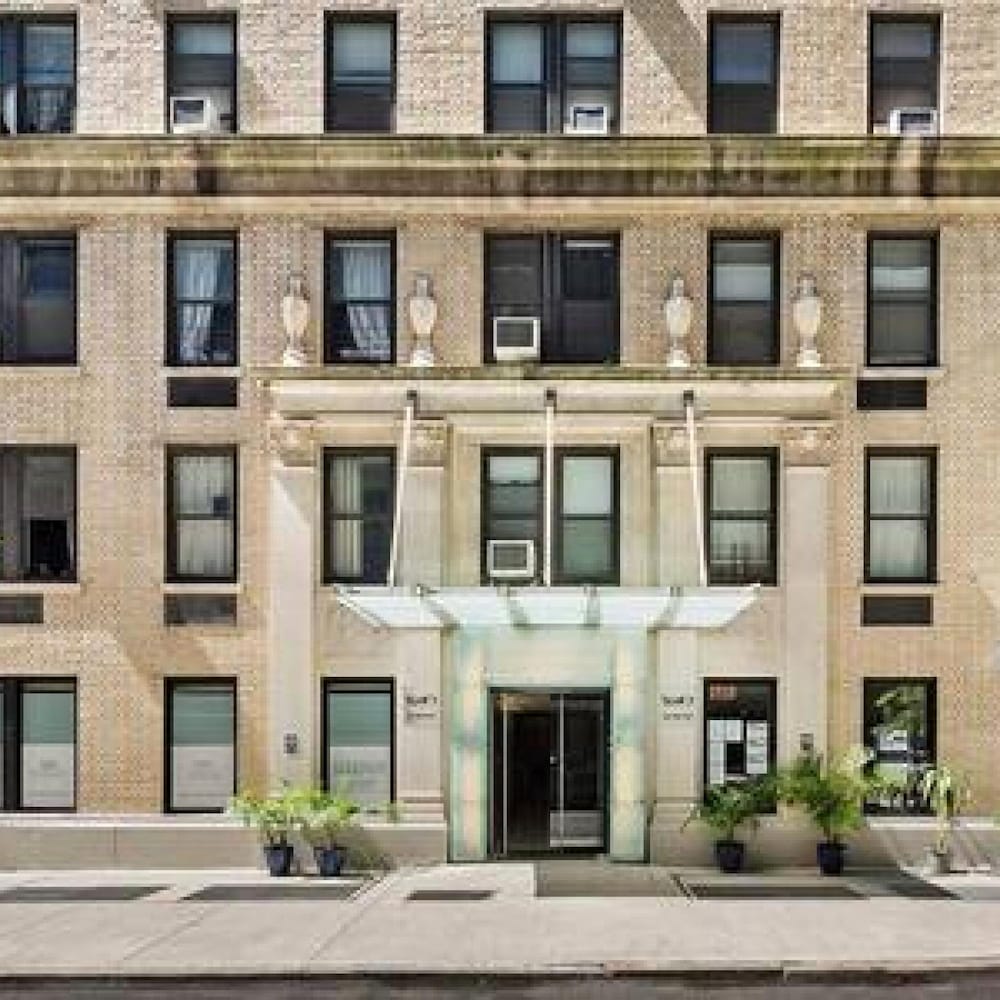 73-208 New 2BR 2bath UWS Doorman Gym