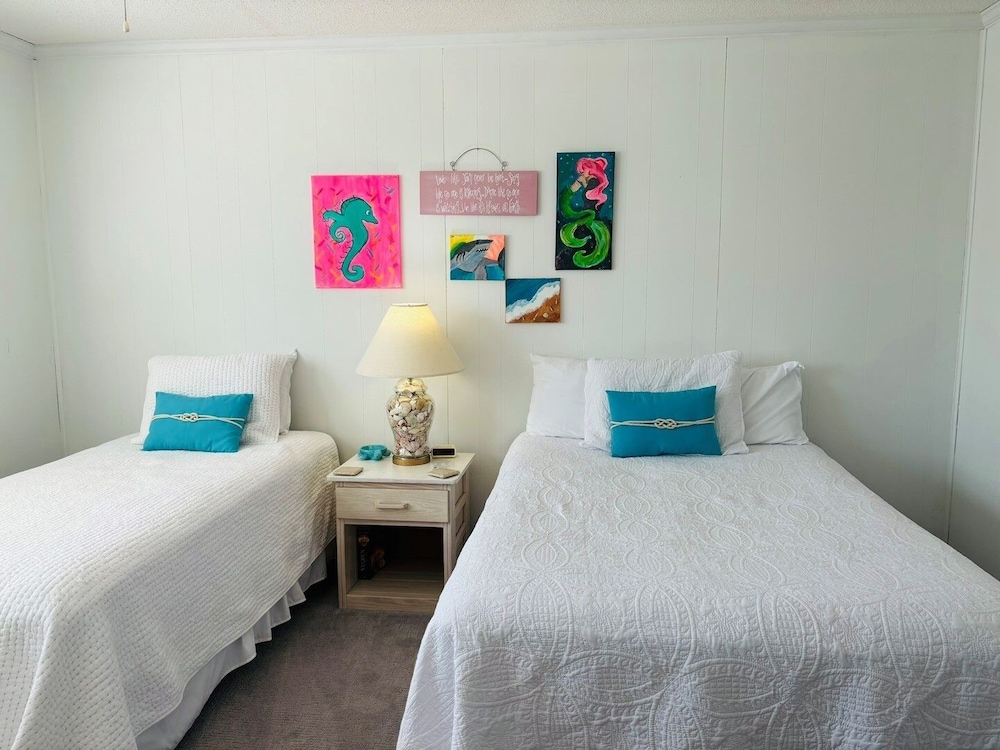 Long Grass 5 Bedroom Home by RedAwning