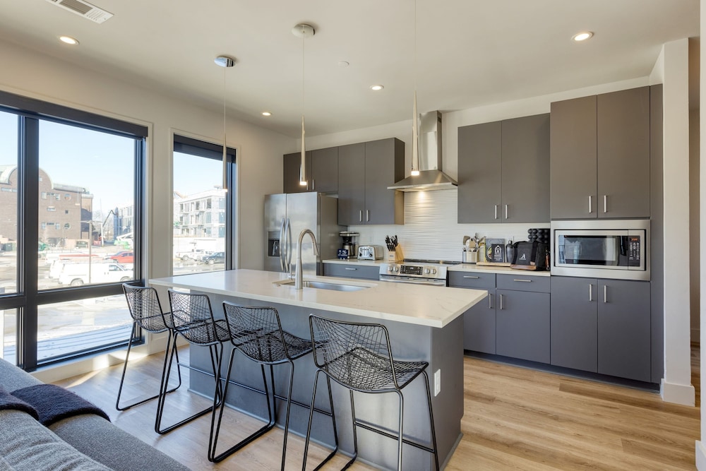 Honkey-tonk by Avantstay New Modern 2bdr in Walkable Midtown w Gym Pool