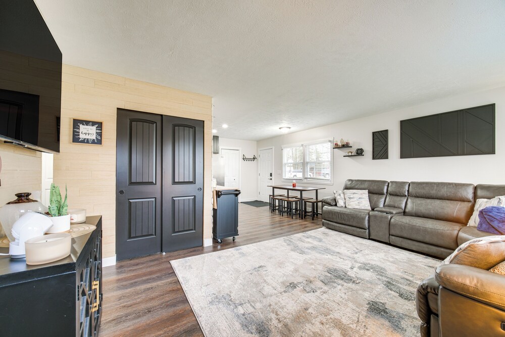 Walk to Marina: Home w/ Hot Tub in Mentor!