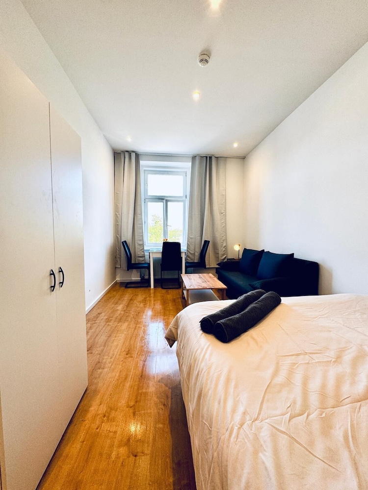 Cozy 3BR Apt Near Kaufpark Alterlaa