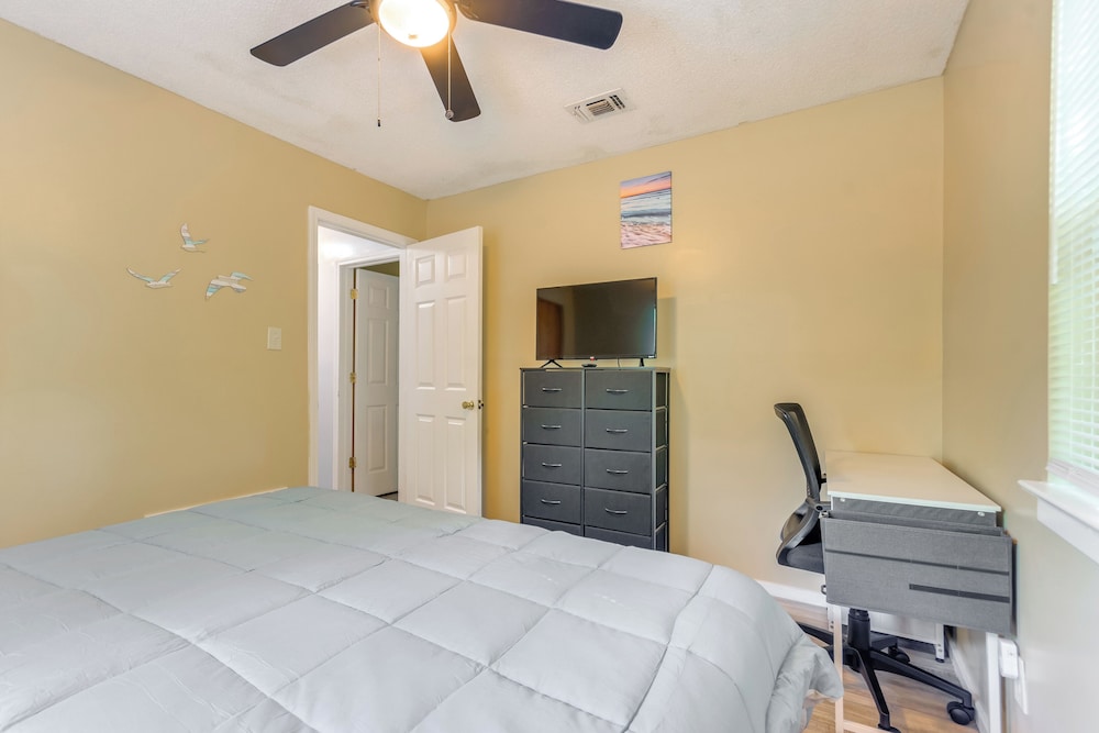 Game, Swim & Explore: Family Home in Pensacola