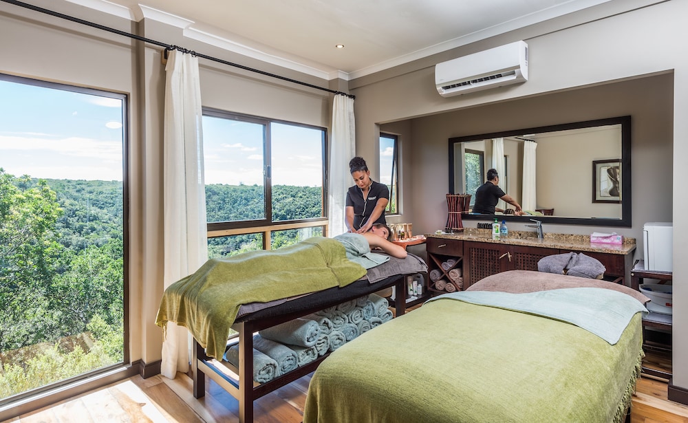 Kariega Game Reserve - Main Lodge view 4