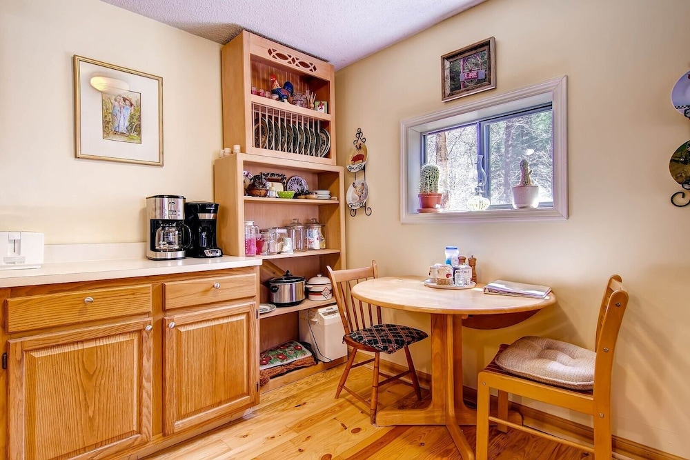 Hakuna Matata - 10 Minutes To Killington Lifts 3 Bedroom Home by RedAwning view 2