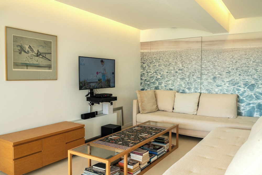 Paradise Beachfront Villa Athenian
