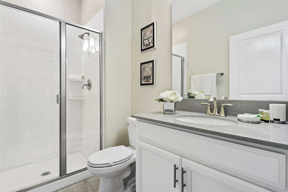 Four Bedroom Family Friendly w Screened Pool 4908 - Image 2