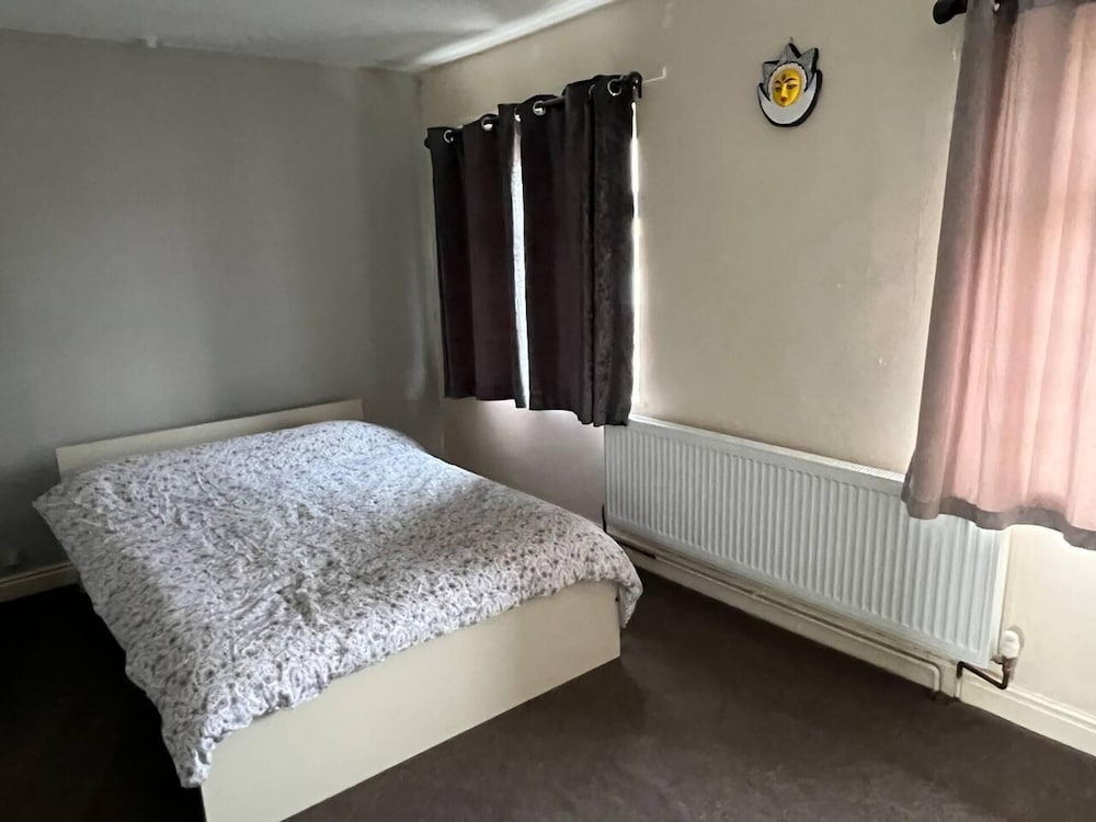 Cosy 2-bed House in Hucknall, Nottingham view 3