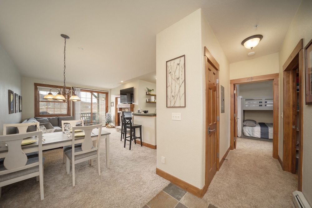 Palomino At Kicking Horse 2 Bedroom Cabin by Redawning - Property Image 17