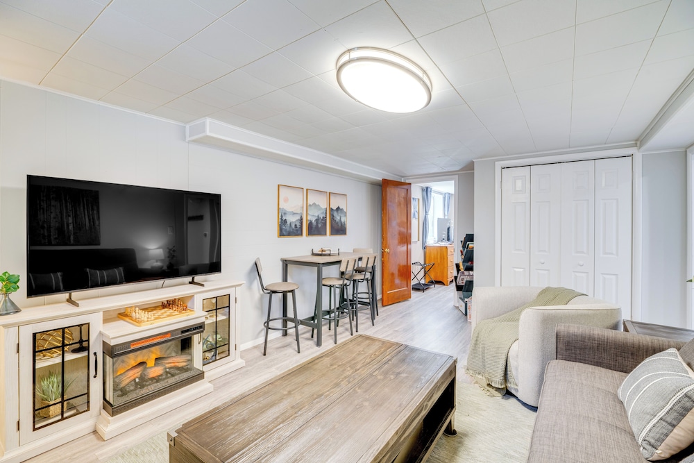 Colorado Springs Apt w/ Private Hot Tub
