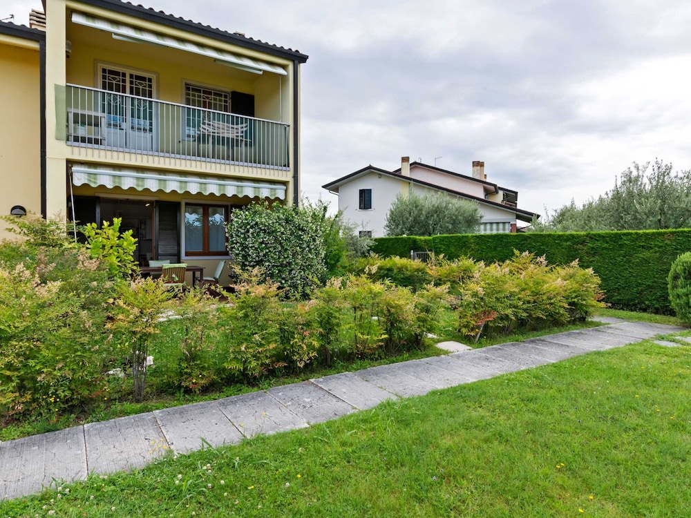 Apartment in Lazise With Lake View & Pool view 4