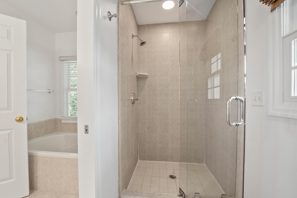 723 Seahorse Road - Newly Renovated, 5-bedroom Oceanside Home