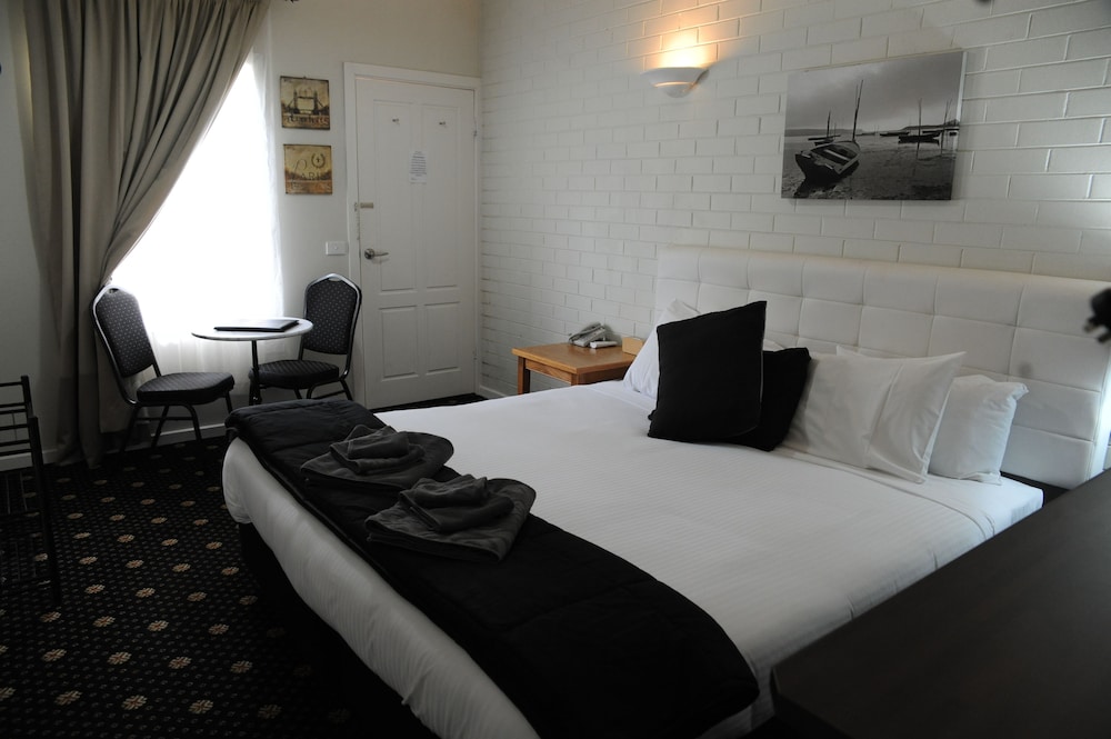 Norwood House Motel & Reception Centre