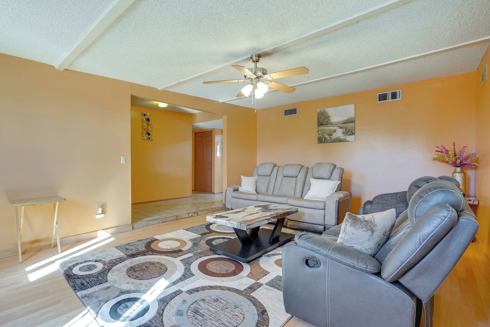 7 Mi to Saguaro Nat'l Park: Tucson Home w/ Yard