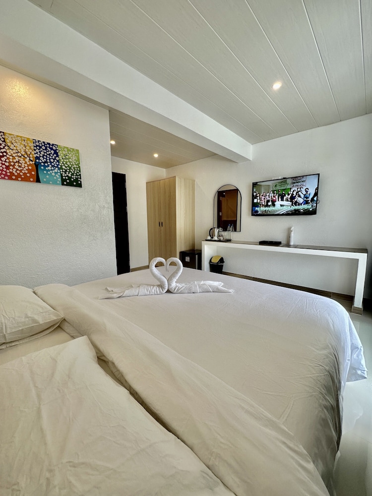 Calypso Beach & Dive Resort
