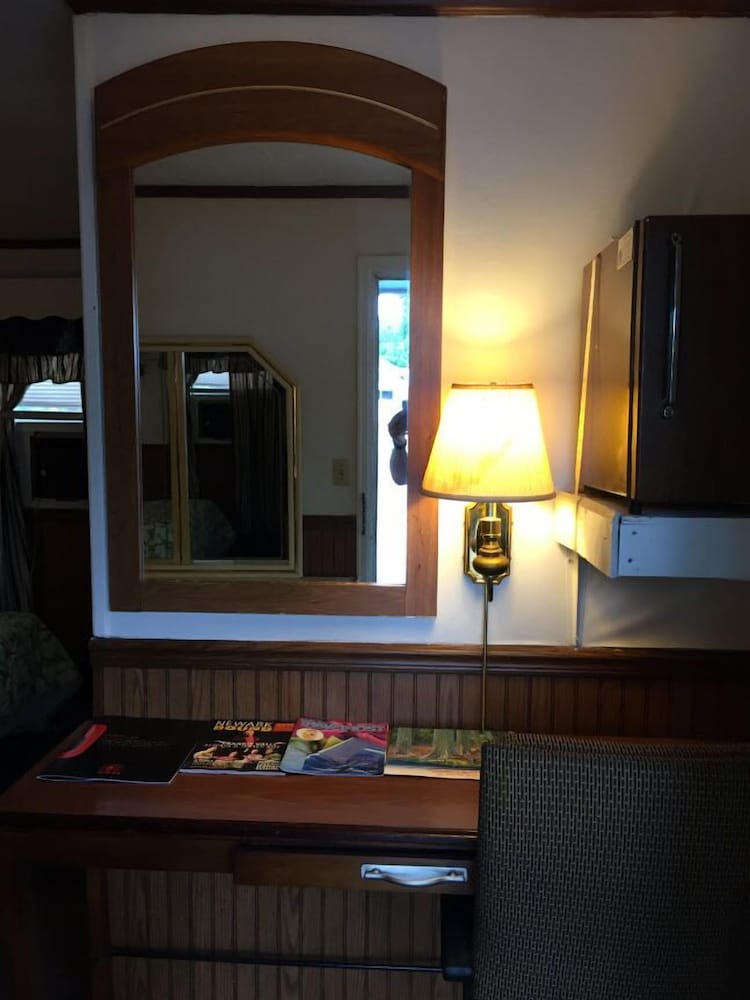 Tompkin's Motel