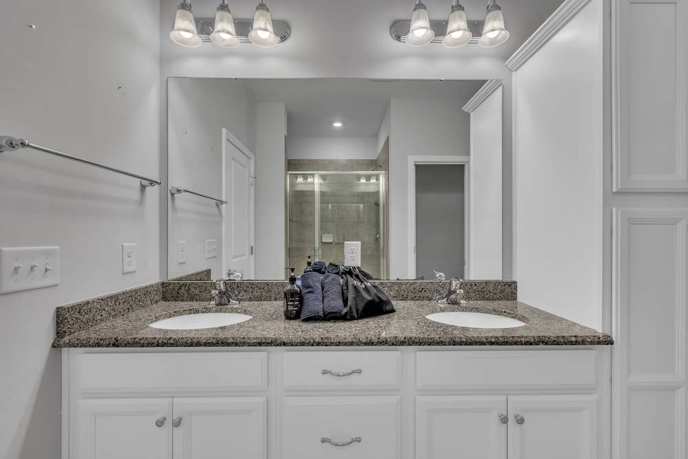 King 4BR Townhouse to Downtown Durham