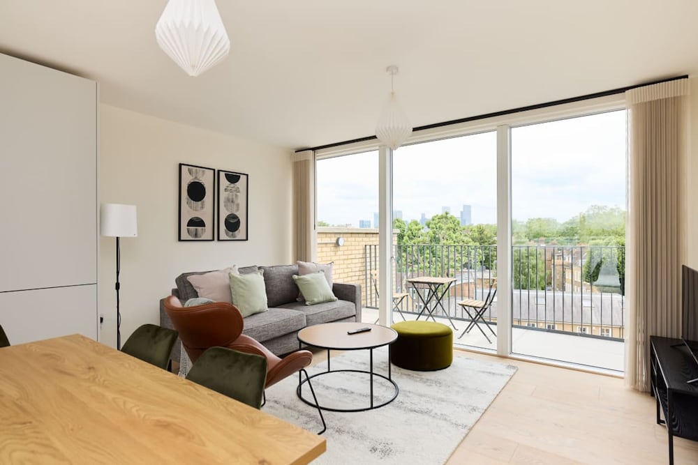 The East London Mile Quarters - Trendy 3bdr Flat With Balcony