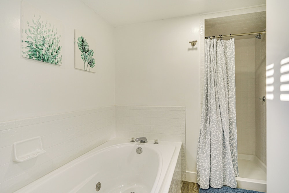 3 Mi to Valley Fair Mall: Salt Lake City Apt!
