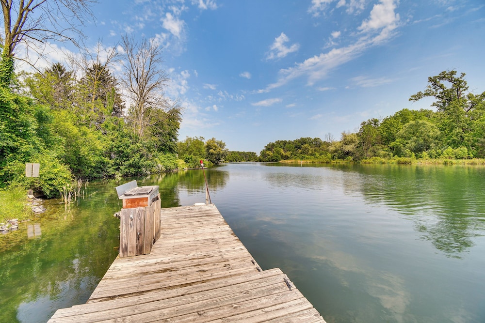 3 Mi to Seneca Lake: Couple's Apt w/ River Access