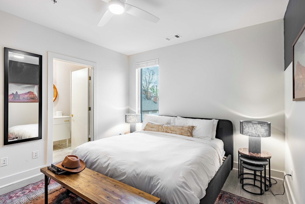 The Outrider by AvantStay Chic Stay Close to Broadway