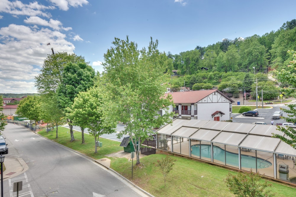 Condo Steps to Bavarian Village & River in Helen