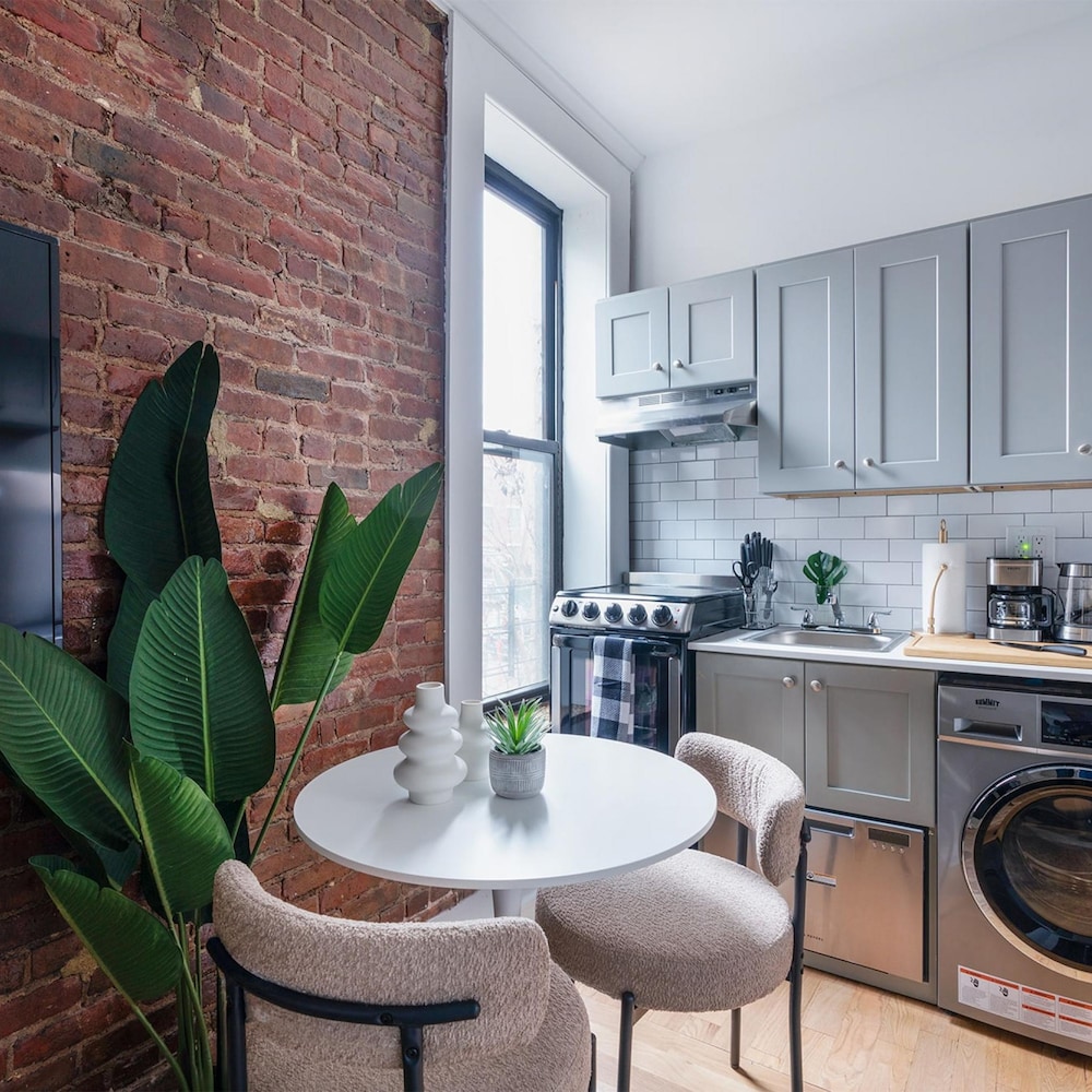 153-1g Newly Renovated 2BR Lower East Side