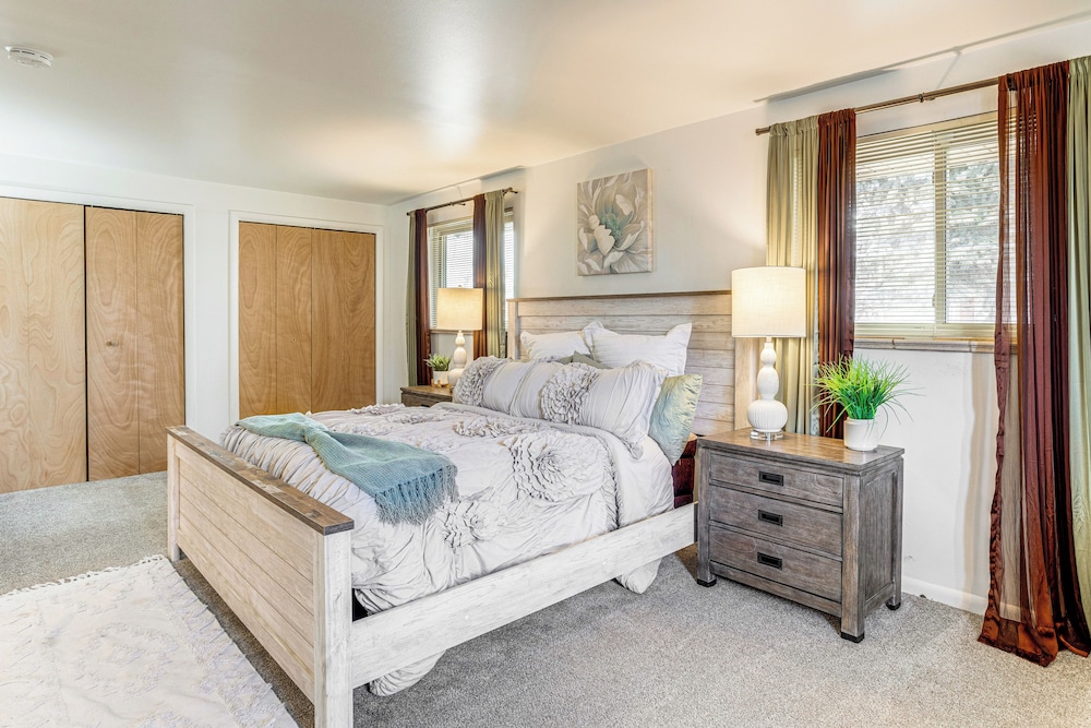 7 Mi to Dtwn Denver: Home w/ Large Yard!