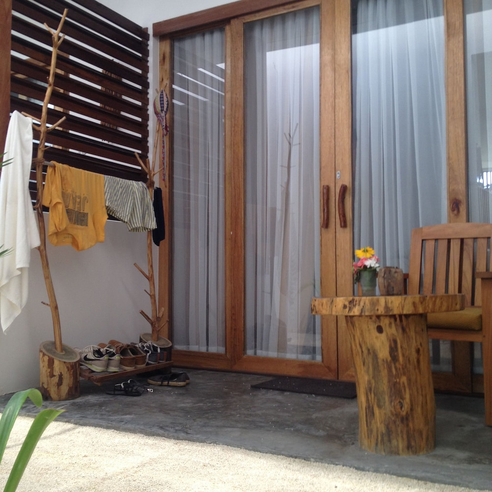 Dhiffushi White Sand Beach Hotel 28