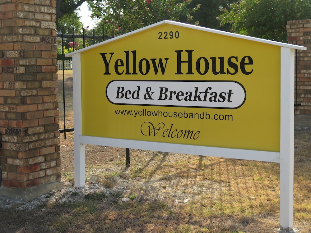 Yellow House Bed and Breakfast