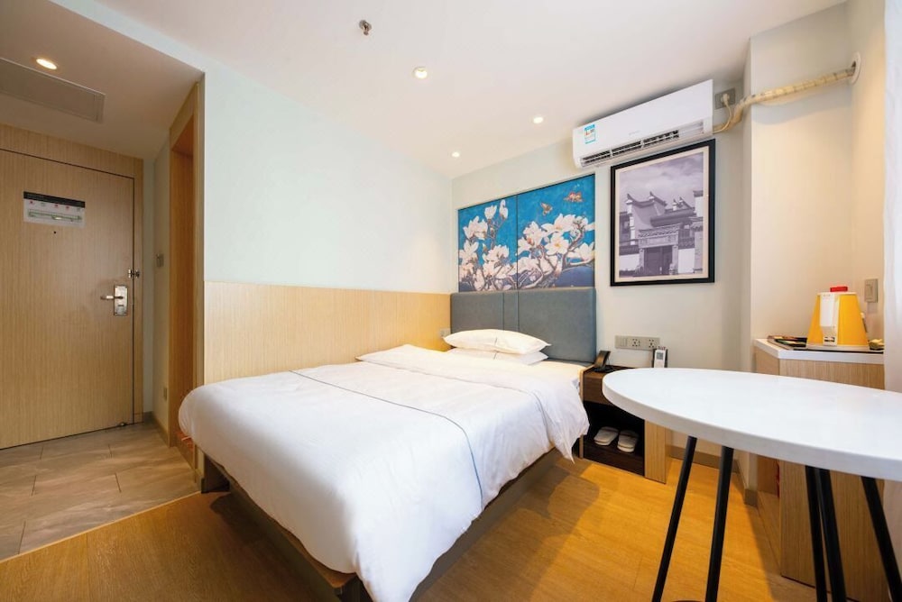 YESTE Hotel (Shenzhen Nanshan Qianhai Daxin subway station)