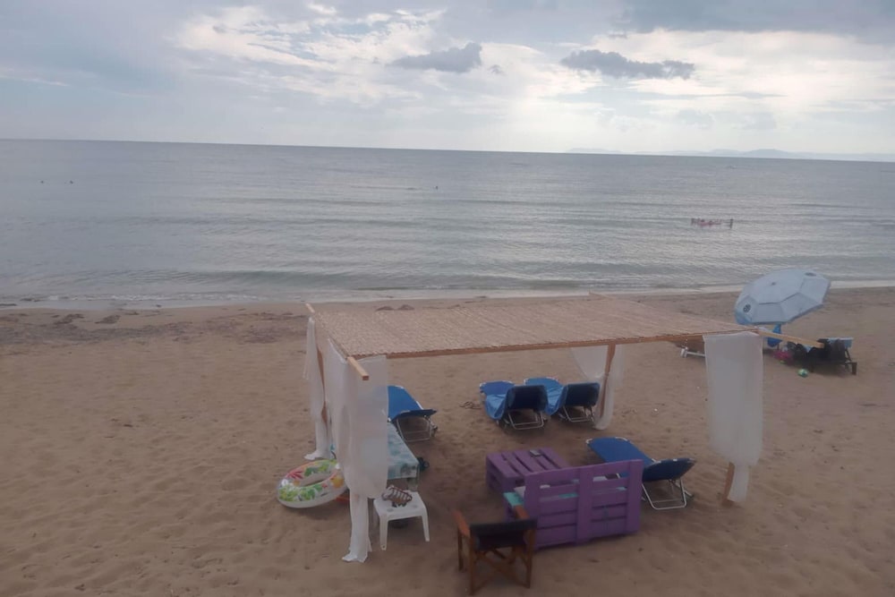 Maritinas Stone House & Apartment On The Beach