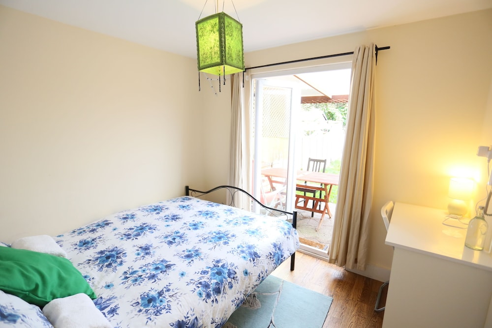 West Drayton Vacations - Sitara House - Property Image 2